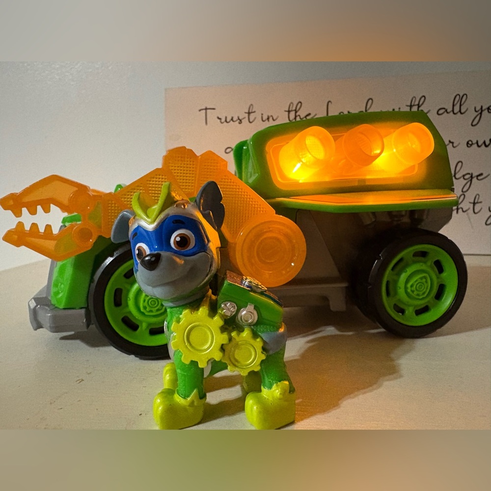 Rare! Paw Patrol Rocky charged up vehicle light up vehicle and figure